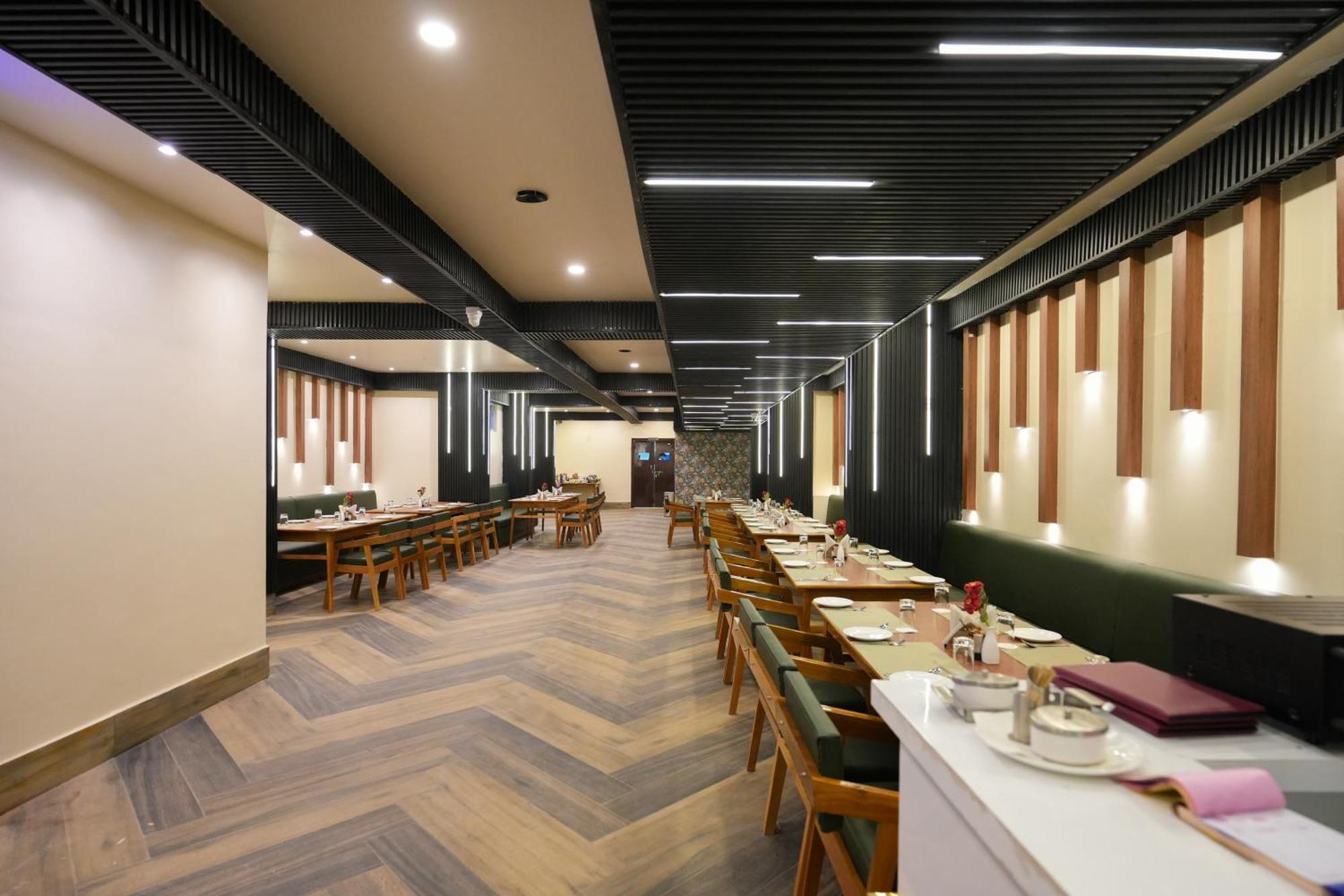 Hotel Pavitra Purnia Екстер'єр фото