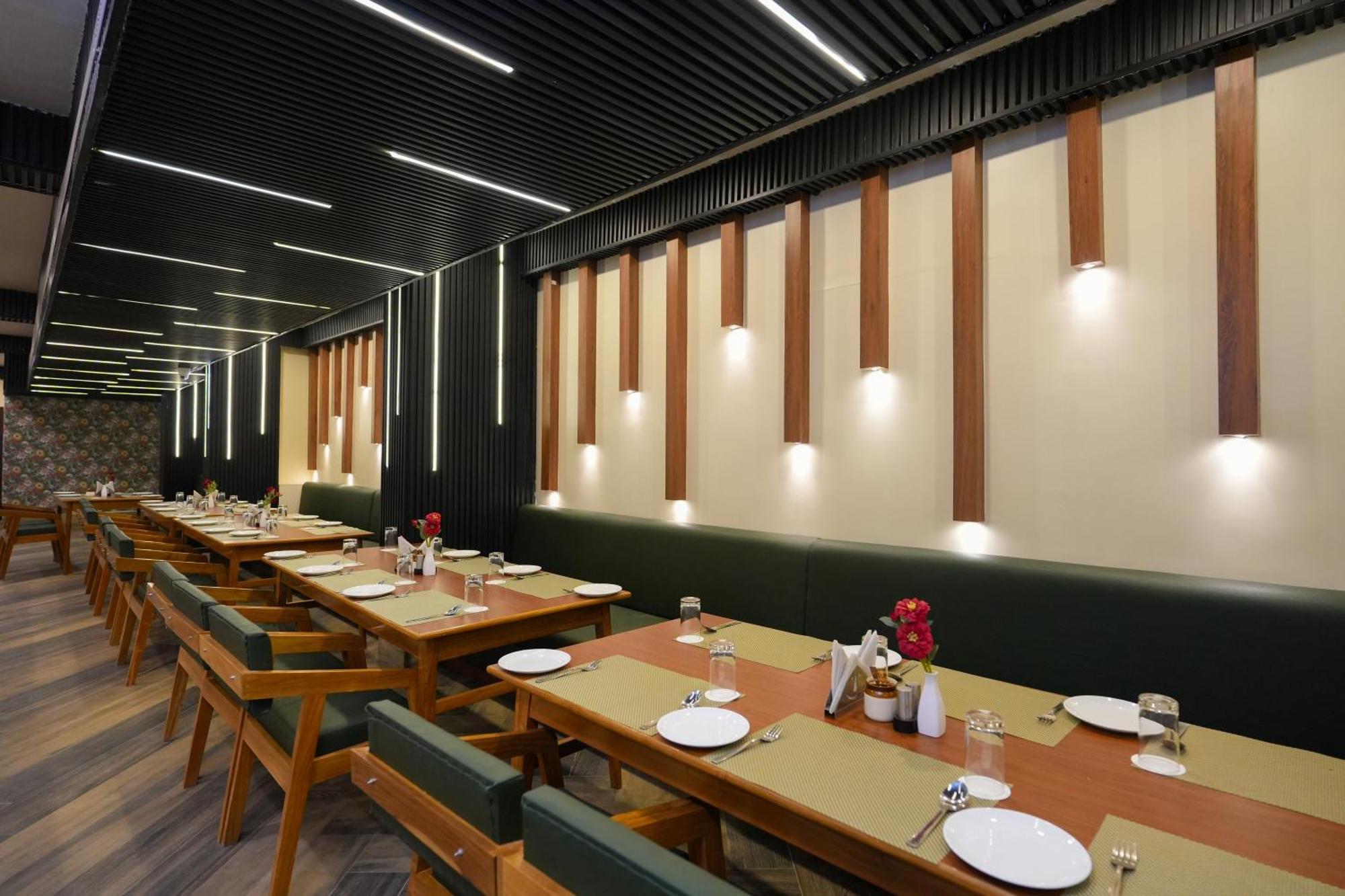 Hotel Pavitra Purnia Екстер'єр фото